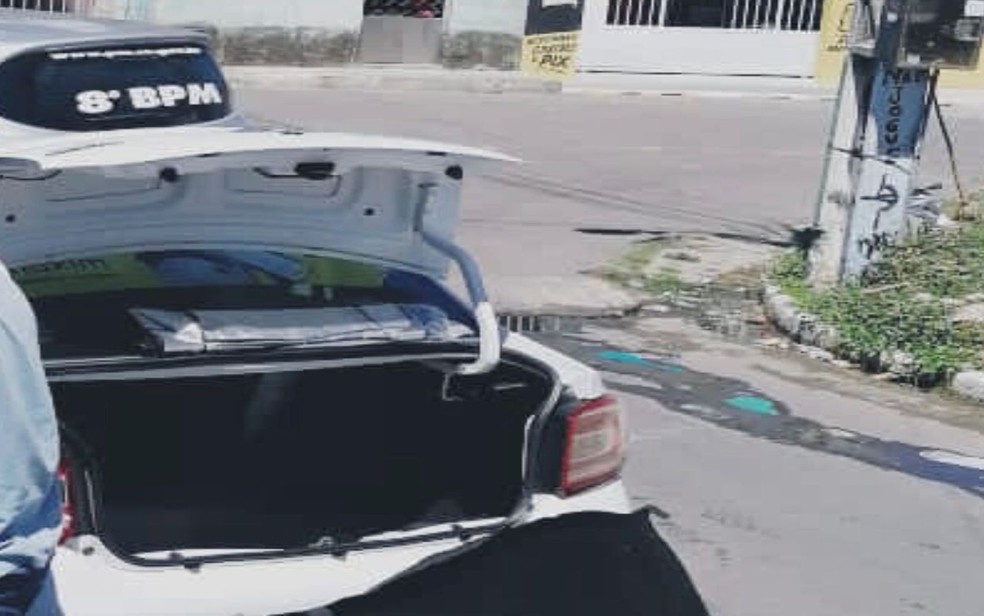 Motorista de aplicativo é encontrado preso em porta-malas de veículo abandonado por assaltantes em Aracaju