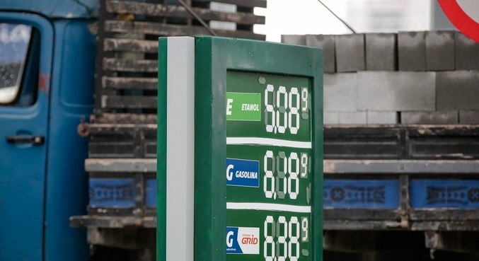 Gasolina e diesel têm aumento de 44% em 2021, aponta ANP
