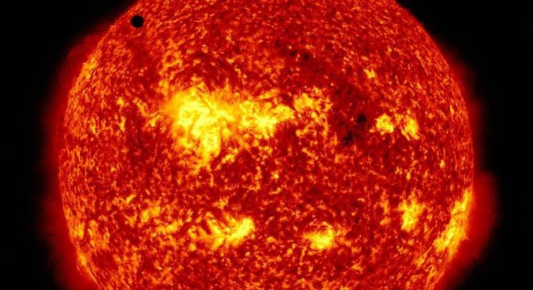 China cria 'Sol artificial' cinco vezes mais quente que o real