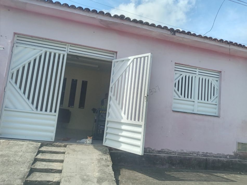 Mulher é roubada em casa pela segunda vez e desabafa: “Eu estou trabalhando para sustentar vagabundo”