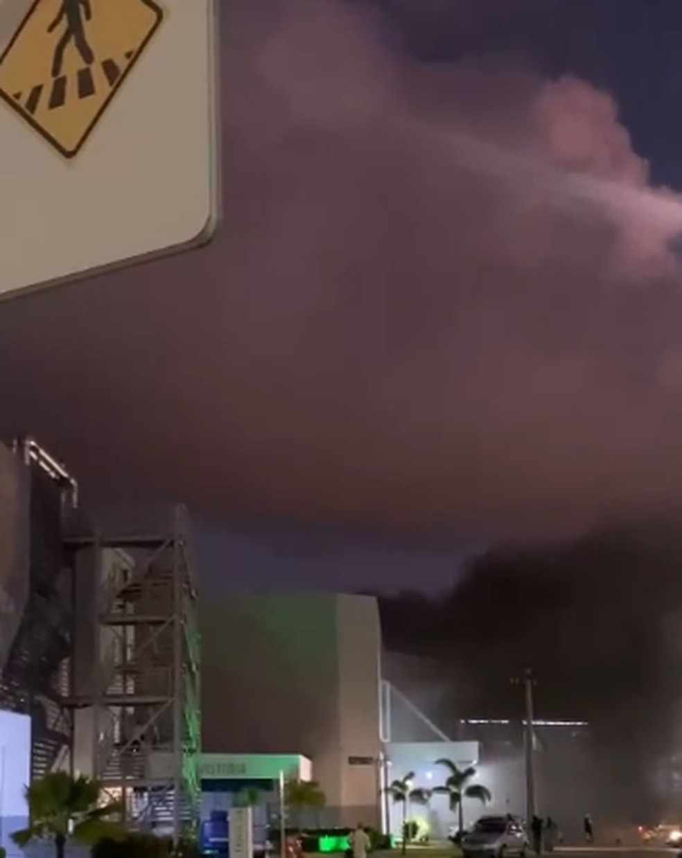 Princípio de incêndio é registrado em shopping no Bairro Coroa do Meio, em Aracaju