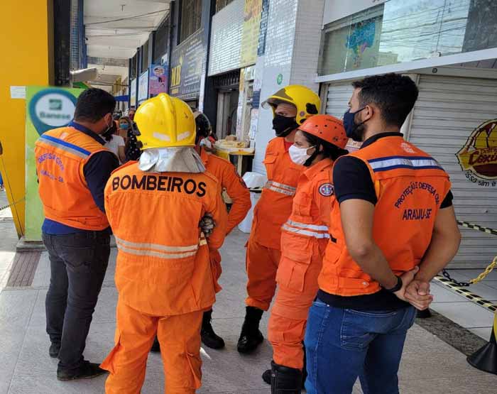 Tremor em prédio no Centro de Aracaju provoca correria