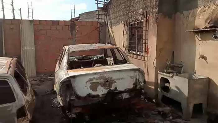 Homem é preso após atear fogo com esposa e filho em casa na Zona Sul de Aracaju