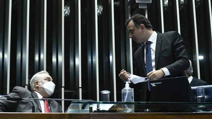 Senado aprova fundo de auxílio-gasolina e medidas contra aumento de combustíveis