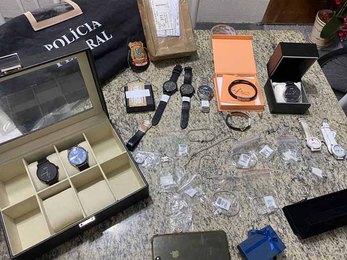 PF cumpre mandados de busca e apreensão em SE contra esquema que desviava encomendas de joalherias enviadas pelos Correios