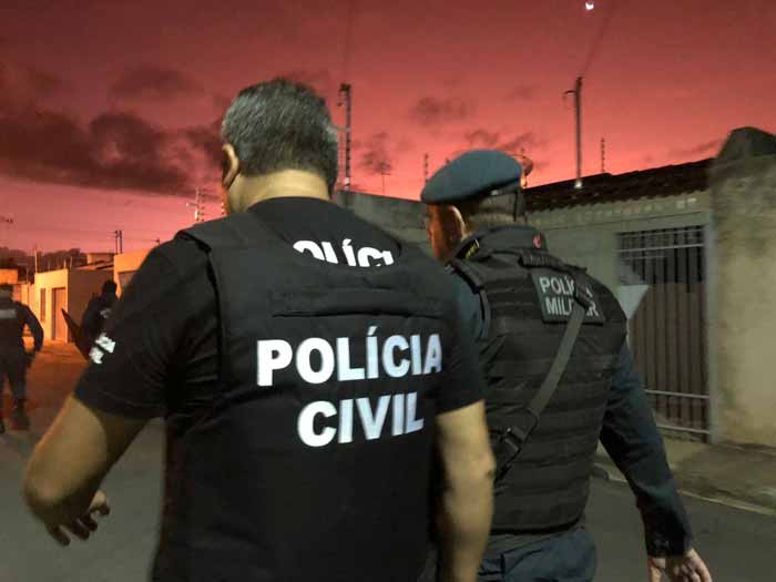 Operação policial realizada na Colônia 13 e no Jenipapo termina com dois presos e dois mortos