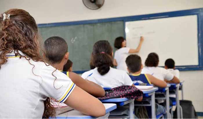 Professores da rede municipal de Aracaju realizam paralisação nesta terça-feira (19)
