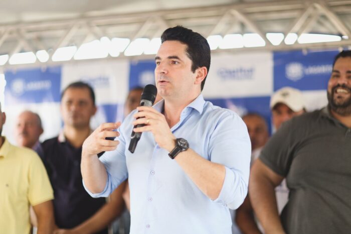 Gustinho assina ordem de serviço para pavimentação da 2ª etapa asfáltica da estrada que liga Colônia 13 ao povoado Brasília
