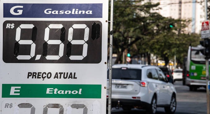 Preço da Gasolina cai mais 6,5% pela terceira semana seguida e chega a R$ 6,07