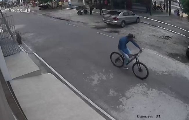 Polícia divulga imagem de autor de tentativa de homicídio contra homem em fila de restaurante popular