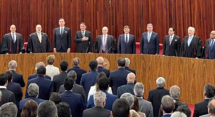 Alexandre de Moraes toma posse como presidente do TSE em evento com Lula e Bolsonaro